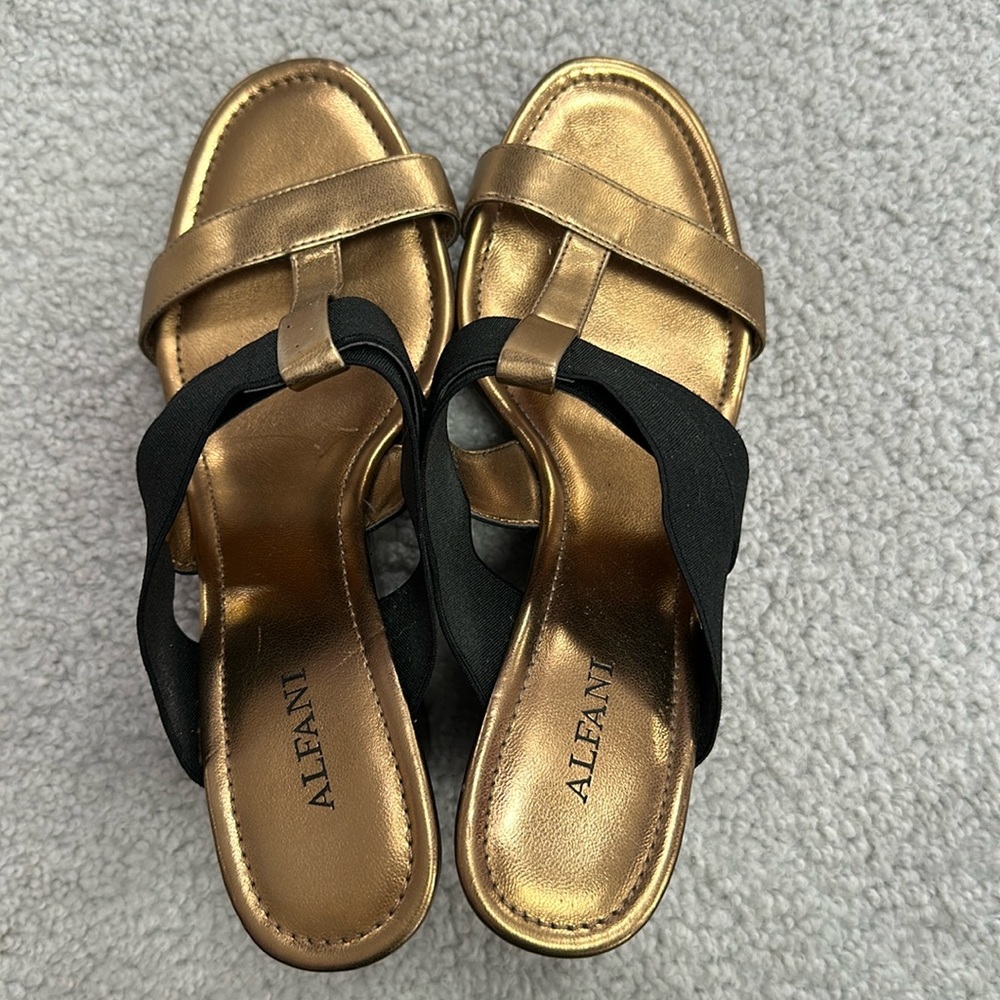 Alfani gold and black wedge sandals size 7. Beautiful